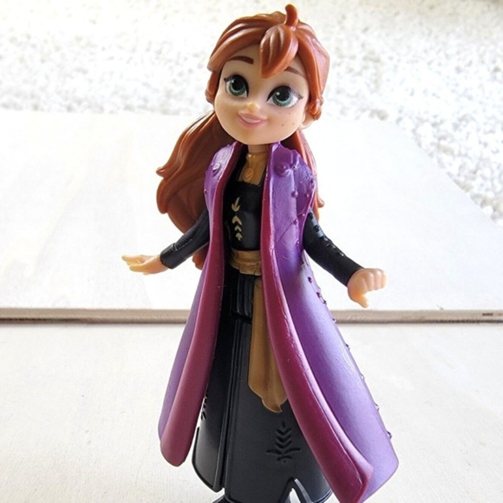 Disney Frozen 2 Anna Figure Hasbro E6912 Purple Cape Travel Dress Cake Topper